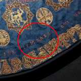 Il mantello, di seta azzurra con fili d�oro raffigurante le costellazioni, simboli cristiani e segni dello zodiaco, � ancora oggi conservata nel Museo Diocesano di Bamberga in Germania e riporta il nome di Ismaheli (foto di Allie Caulfield)